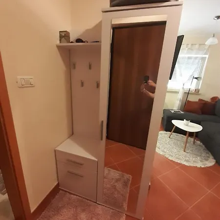 Apartman Lola *